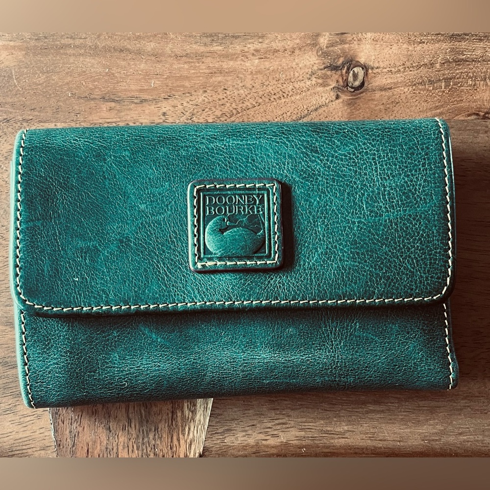 Dooney & Bourke Florentine Leather Flap Wallet RARE Ivy Green 4”x6” trifold